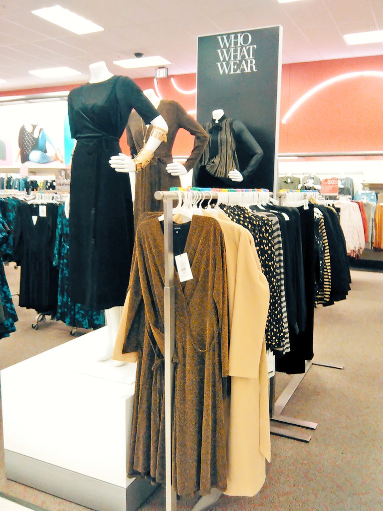 Solid gold style. WhoWhatWear holiday look '16. #goldengirls #velvet #lustre #shine #sheer <a href="/missmandywhaley/">Amanda Whaley “Mandy”</a> <a href="/Dexter_Alcala/">Dexter Alcala</a> <a href="/rymwalters/">Ryan Walters</a>