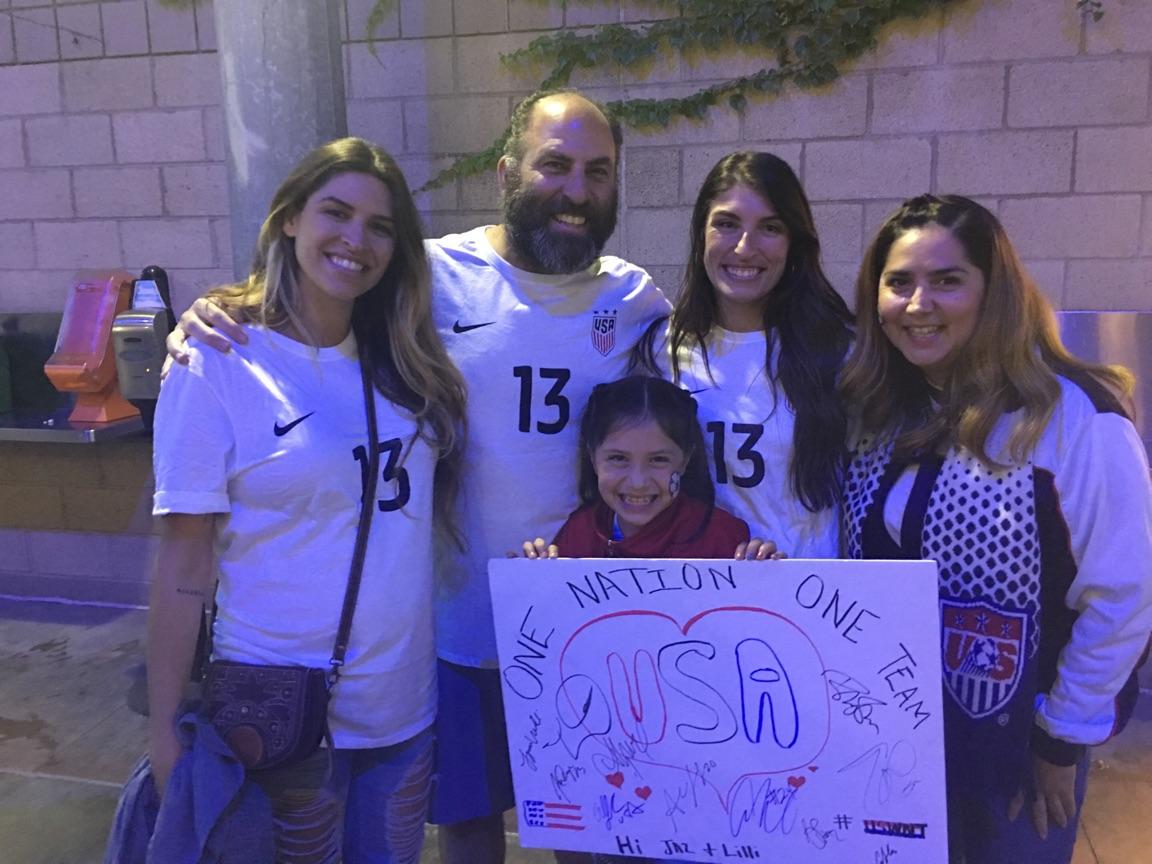 MathewJordan's tweet photo. @alexmorgan13 we met your family last night and they were so nice to my daughter,Marissa is so happy you signed her board! #alexmorgan https://t.co/S4ZvbeGcok