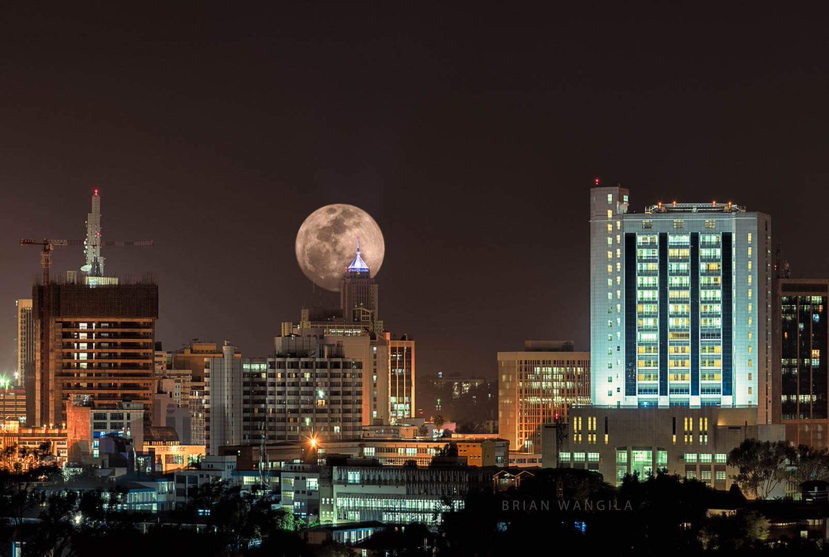 kenyapics's tweet photo. Moonrise over beautiful City of Nairobi. #Supermoon2016 Photo by @SandroTangut https://t.co/b50RnGMjJD