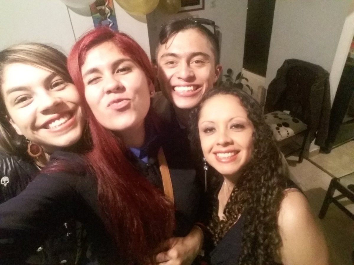 Otorred_Mary's tweet photo. La banda que no miente 😍❤ @diego_filth @ErikaParraSF https://t.co/l0w4nTyeQr