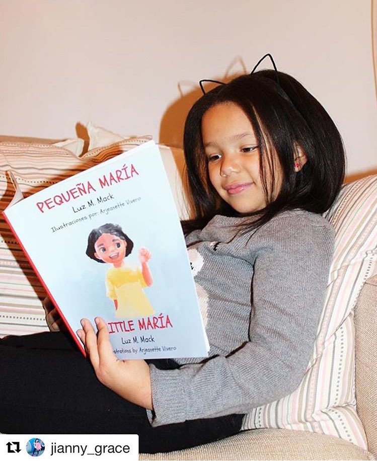 I am beyond happy that Jianny is enjoying #LittleMaría. A little Dominican fashionista 😍📚🇩🇴 #LMM