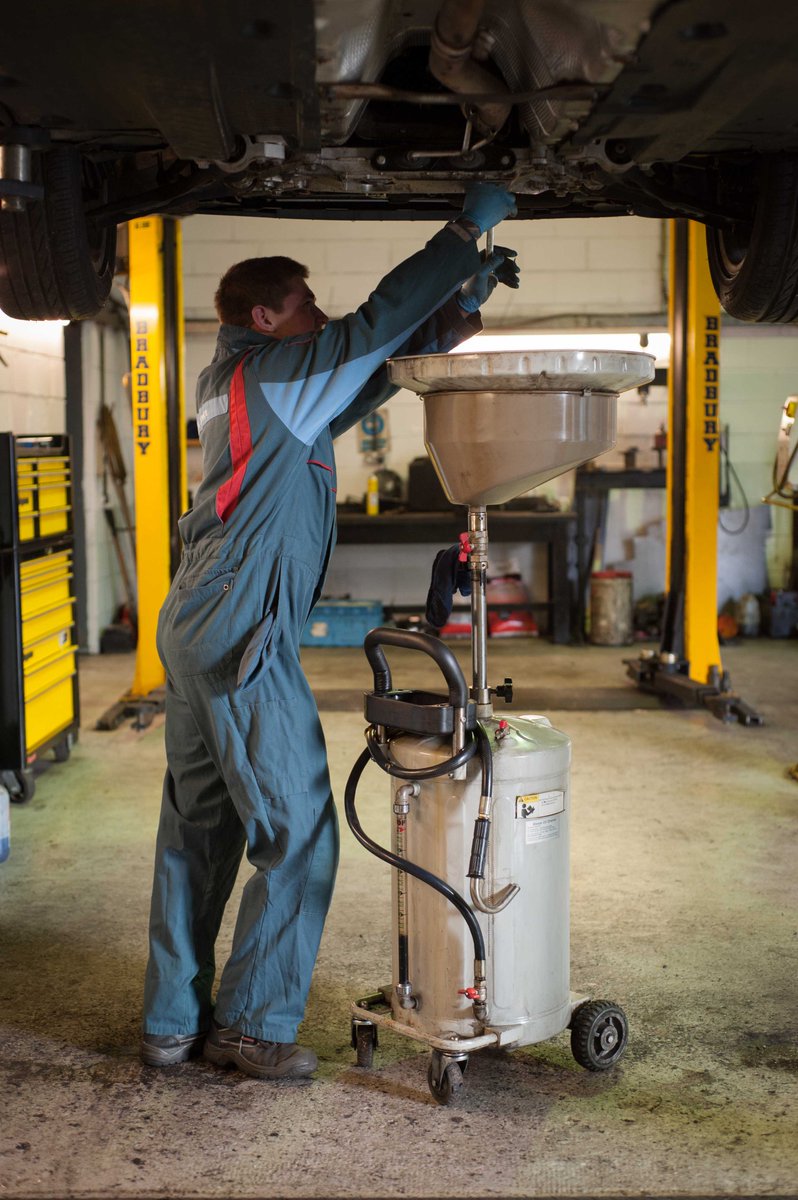 ClaytonsMOT's tweet photo. An annual oil change is important for all vehicles. This is included in all our services, starting from just £89. https://t.co/7ksCHvrqnu