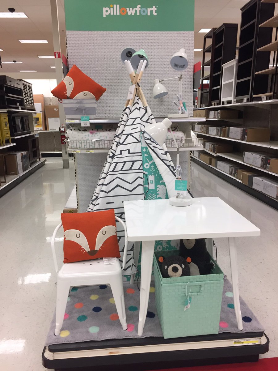 Chelschels26's tweet photo. So glad to be back to work! Focal refresh! #T2243 #christmasishere #VML @SamanthaVMML @JWortsmanTGT @CaitlinKorensek 🎄❄️⛄️☃️ https://t.co/LXwsASfabE