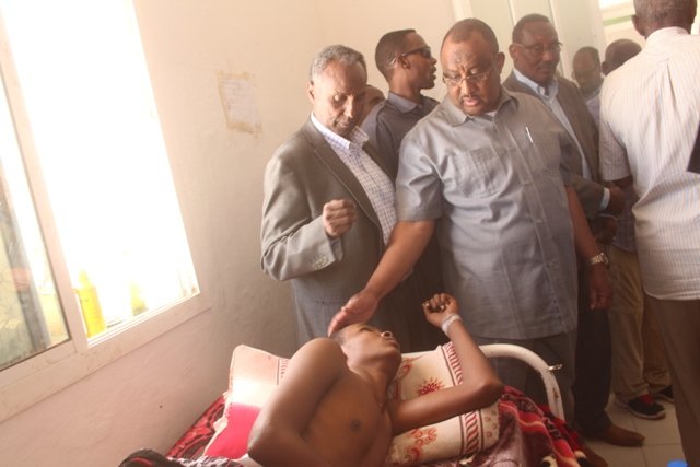 H.E President of #Puntland learns the medical conditions of the casualties of the recent fighting in #Galkaio, amid in peace-trip to Galkaio