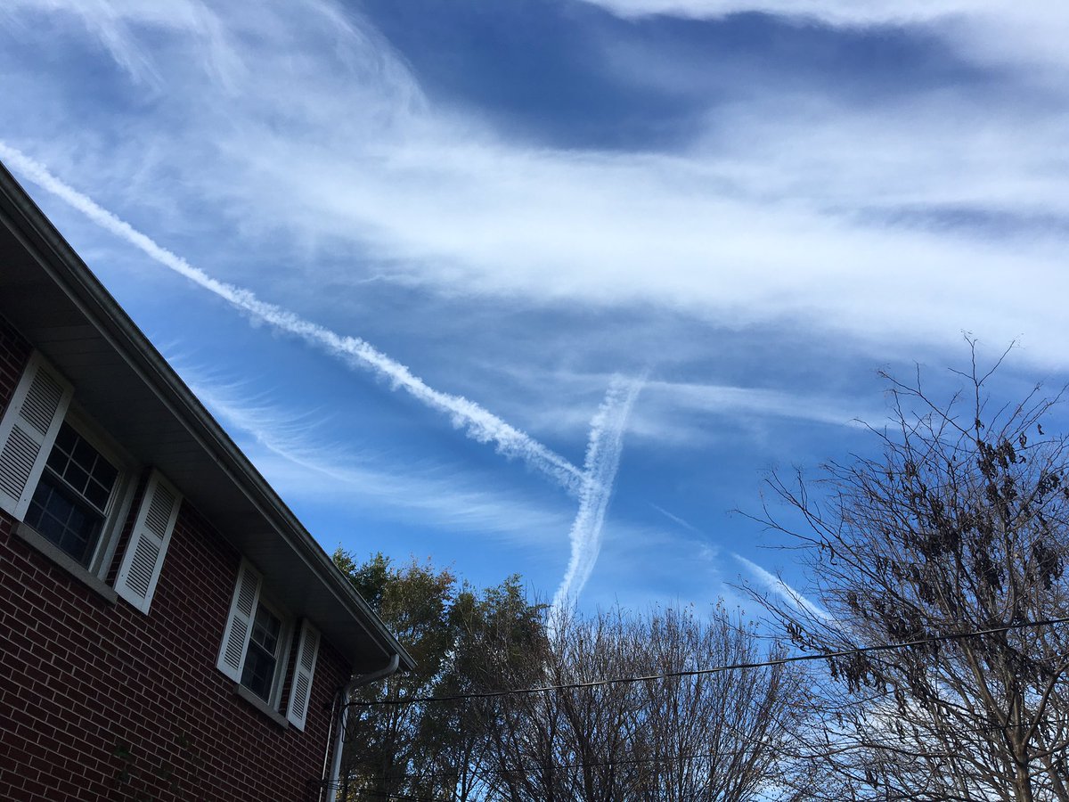 SpatzieLover's tweet photo. Currently over our home.
Southeast #Wisconsin 
#chemtrails #geoengineering #OpChemtrails https://t.co/Lq6mfOJhfO