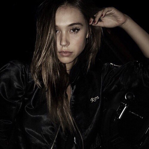 rpgplm's tweet image. — Alexis Ren.
— Reagan Braze.
— 21ans.
— Bi.