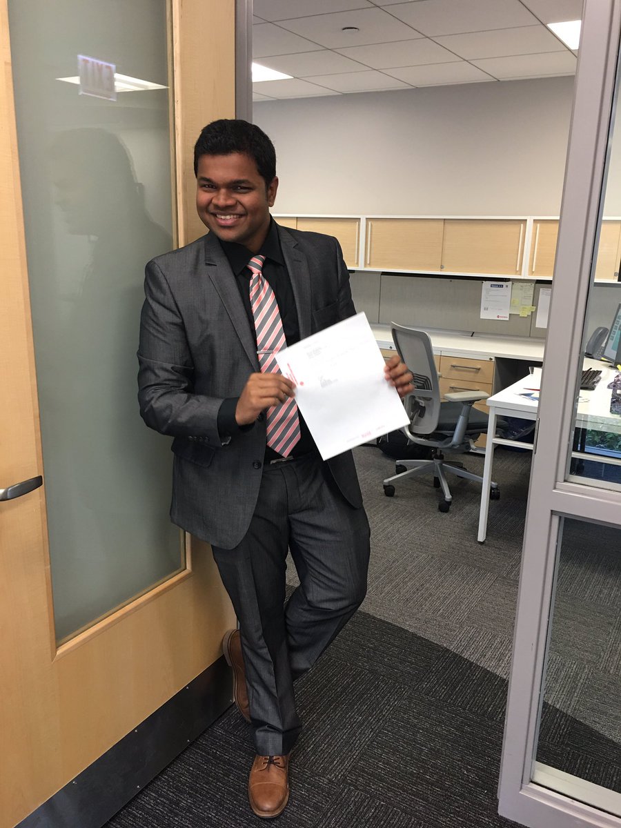 UICBCCAlex's tweet photo. #GraduateAssistant #HeIsAwesome #BusinessCareerCenter @CBAatUIC https://t.co/UN7G1qo2Mk