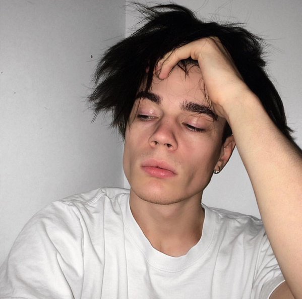 rpgplm's tweet image. — Inconnu.
— Silas.
— 19ans. 
— Bi.