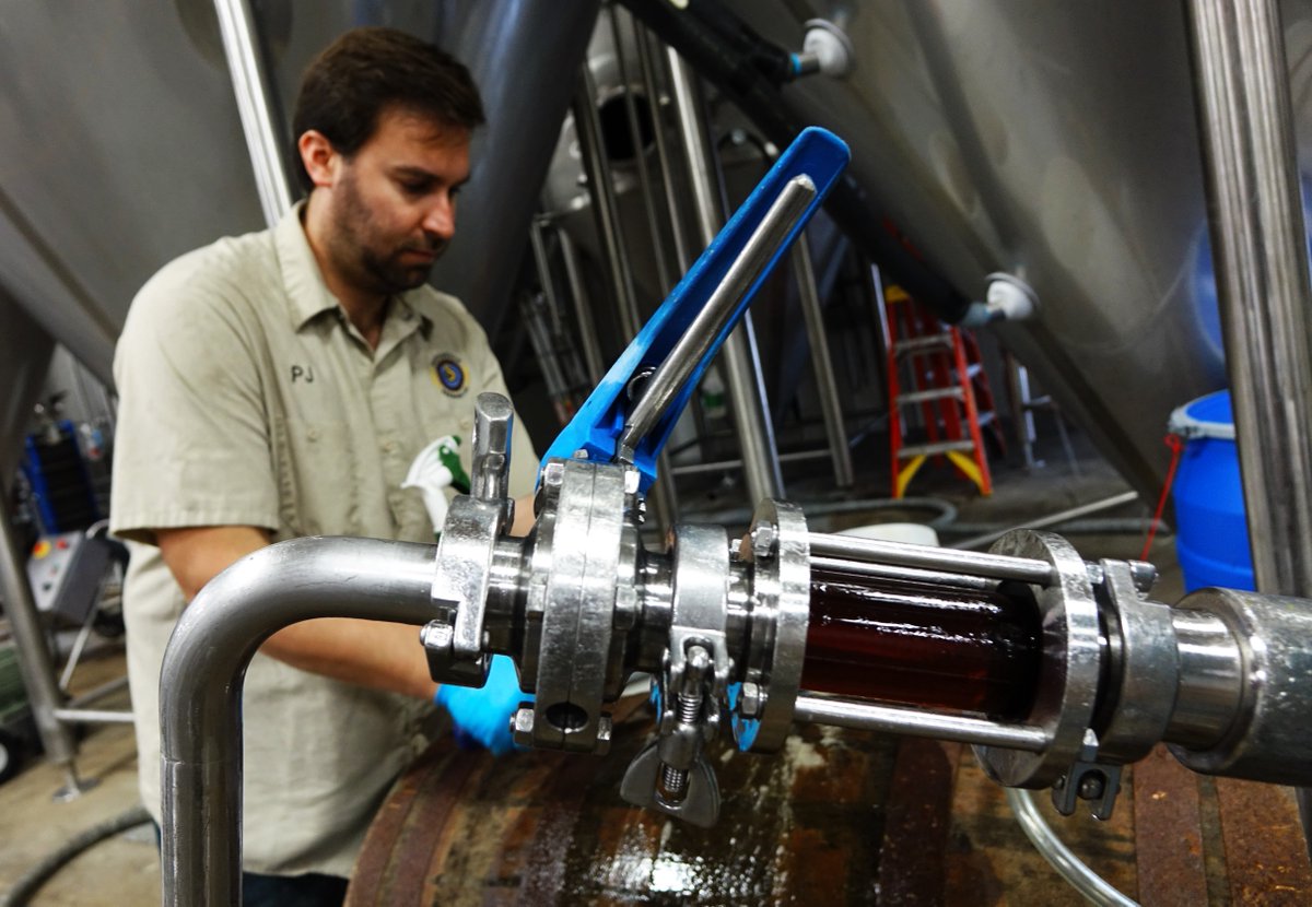 saugatuckbrew's tweet photo. Beer is only good as those who brew it. Remember, if you ❤️ good beer, make sure you show ❤️ to the brewers. #LoveThyBrewer #HugABrewer https://t.co/4byuFO7Fh1