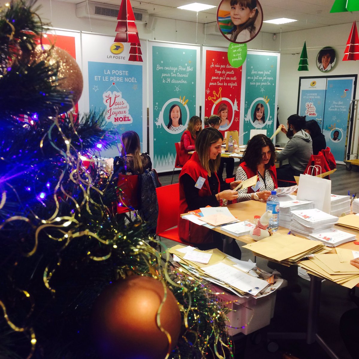 Le Groupe La Poste On Twitter J 2 Avant L Ouverture Du Secretariat Du Pere Noel Nous Attendons Vos Lettres Https T Co Ioucx519kr Laposte Noel Https T Co S5jhdu0tbu