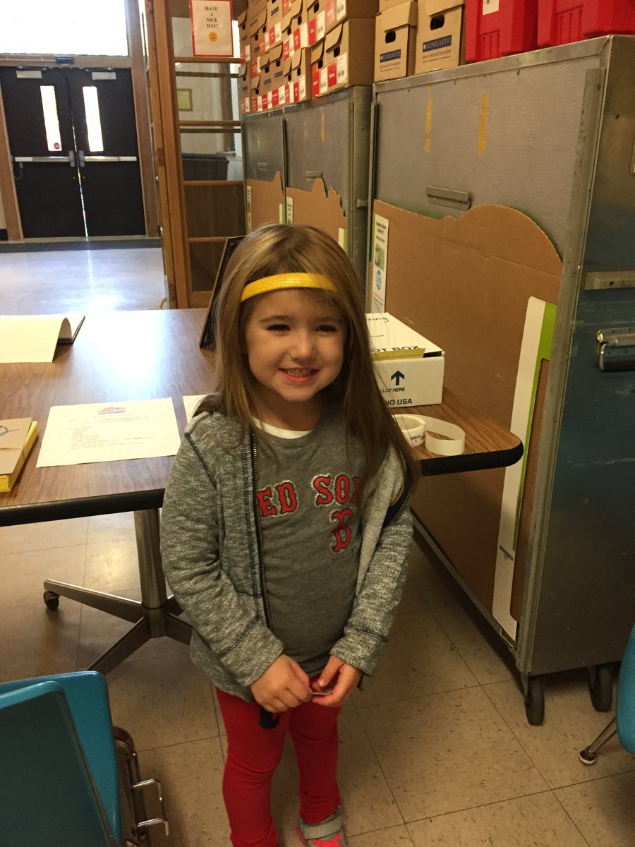 PlymouthAcCoord's tweet photo. 2954 students voted Nov 8th. Here is Kid Voter Norah Nolan getting ready to cast her ballot. Election results: Clinton 1368, Trump 1022. https://t.co/J72KFH7uKO