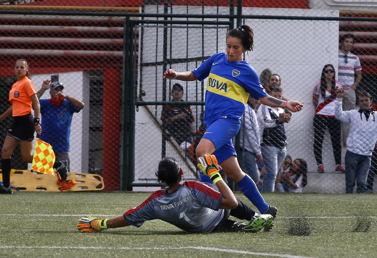 BocaJrsOficial's tweet photo. #FútbolFemenino #Boca igualó sin goles ante River como visitante. Las Gladiadoras siguen invictas en el certamen. ➡ https://t.co/KQ1FoeTd1X https://t.co/UnZUbFUAVF