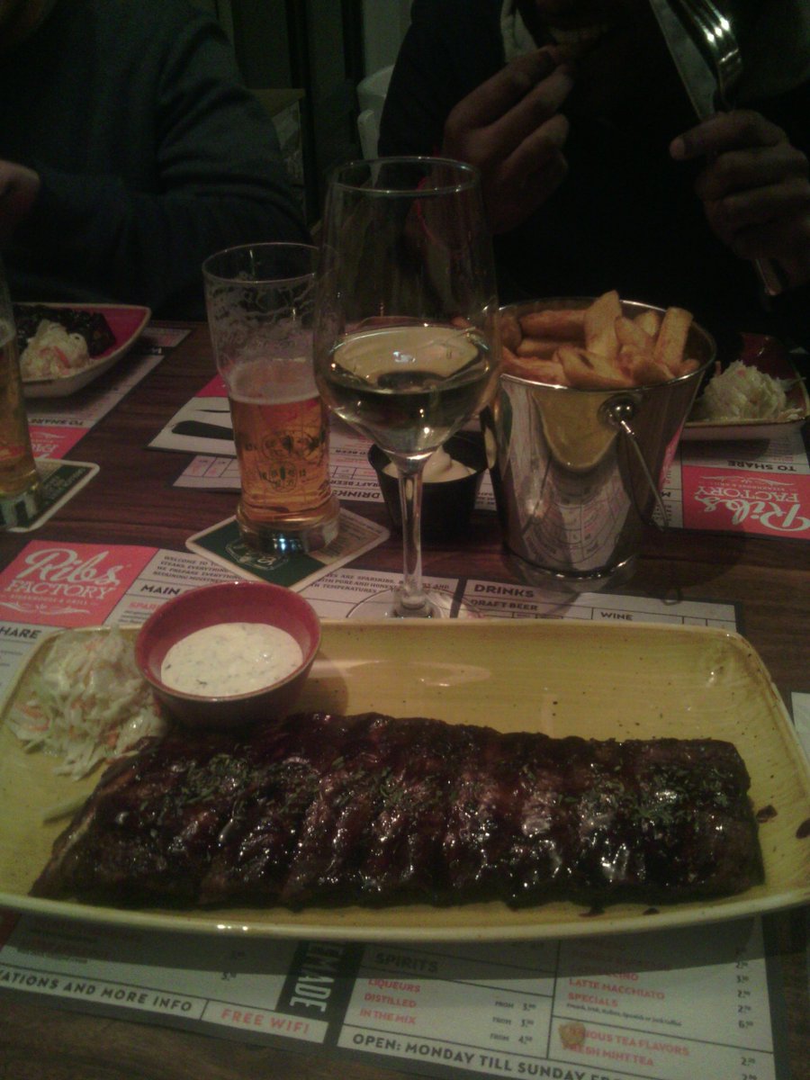 Khanibee12's tweet photo. Ribs Monday! @RibsFactory Im gonna marry this chef! This is amazing!😛😱😍 https://t.co/q8LswIqUfC