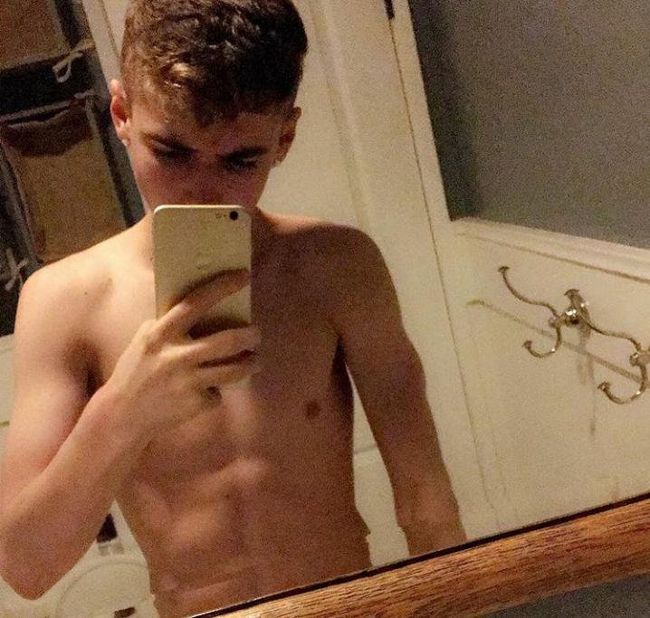 incrediblehvlk's tweet image. I am fit af