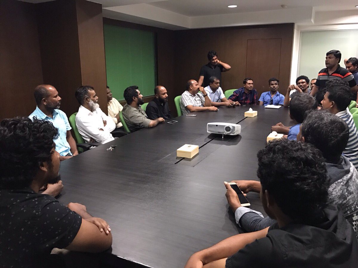 Hassanttay's tweet photo. MDP Raa Innamaadhoo Campaign meeting 
#LocalCouncilElection2017 https://t.co/DgWPbZZNdW