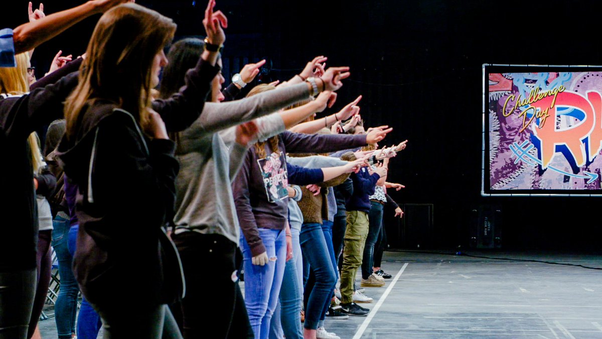 Vanavond laten de leerlingen van het Kortrijkse Rhizo in hun hart kijken. #overdestreep, om 21.45 bij <a href="/VTM/">VTM</a>!