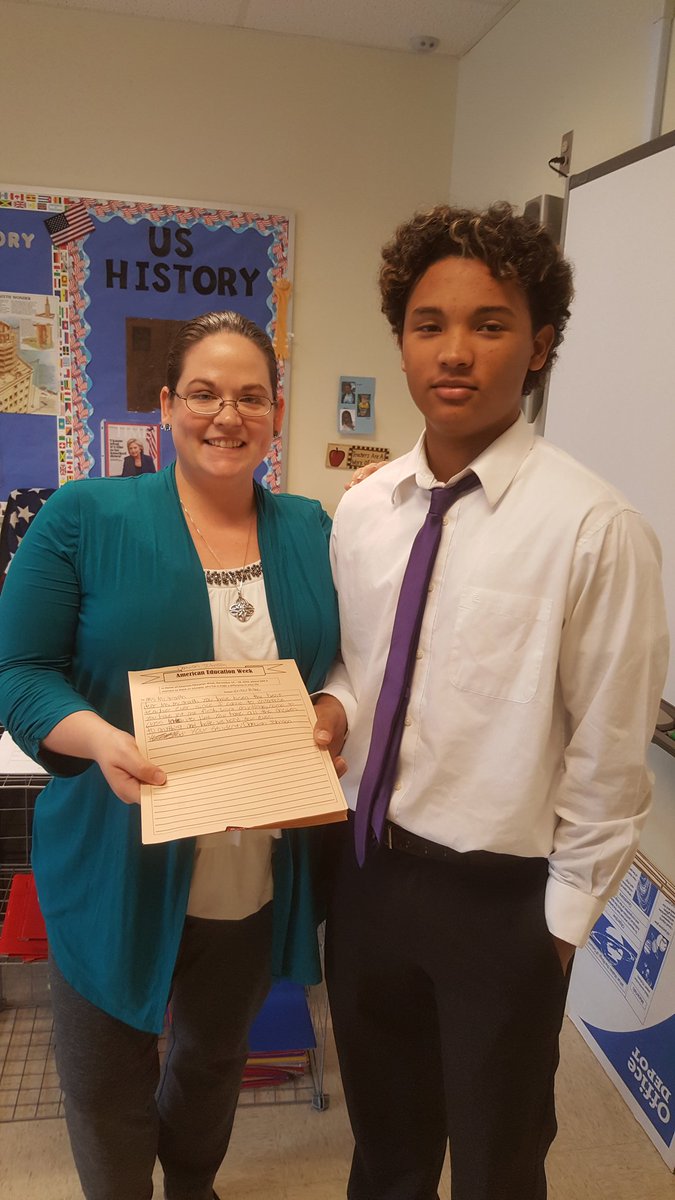 EntAcad's tweet image. In support of AEW EA teachers received Thank You Letters from students whose lives they've positively impacted. #NNPSProud