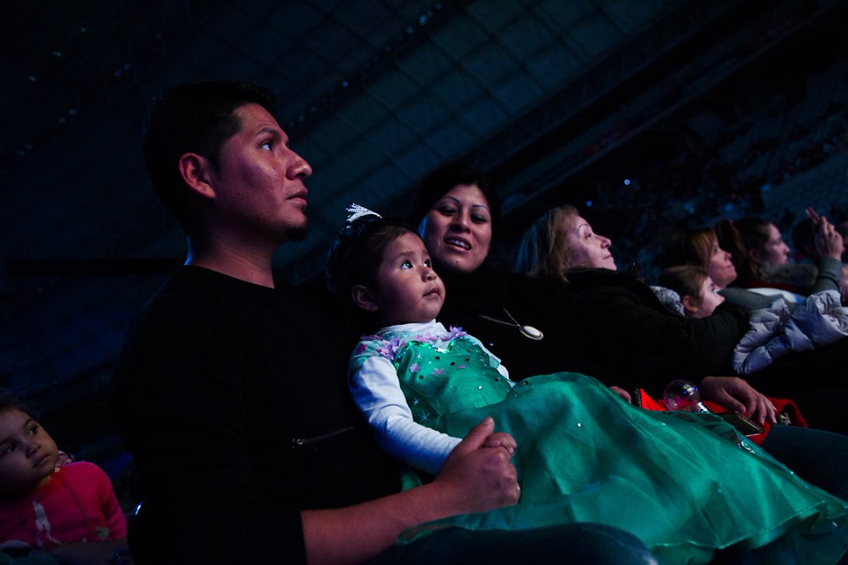 FilmSymphony's tweet photo. Recuerdos de una mágica noche en #Barcelona al ritmo de #FrozenInConcert. ¡Gracias por llenar el @PalauSantJordi! https://t.co/ZtwWPEkWc0 https://t.co/tF9MVhggyR