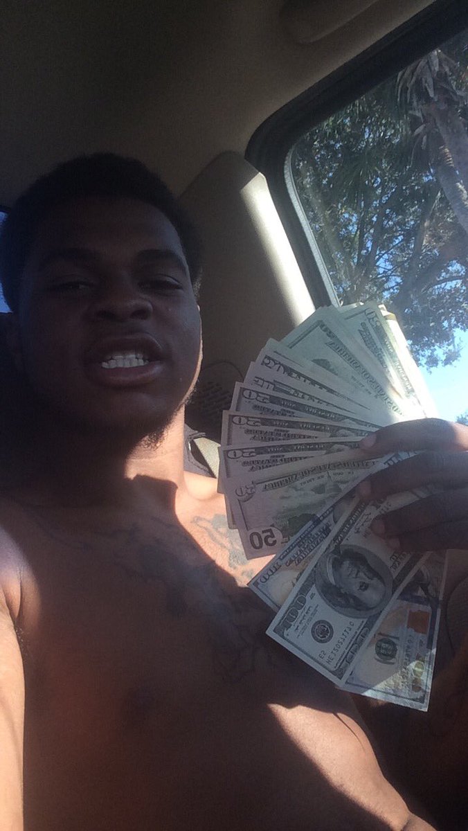RichGang_trell's tweet photo. 💂🏾🤘🏽💰 https://t.co/99VuTZhuko