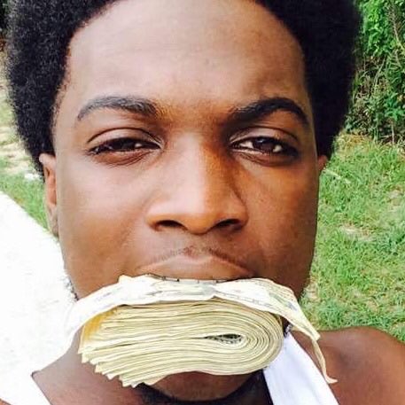 RichGang_trell's tweet photo. 💂🏾🤘🏽💰 https://t.co/99VuTZhuko