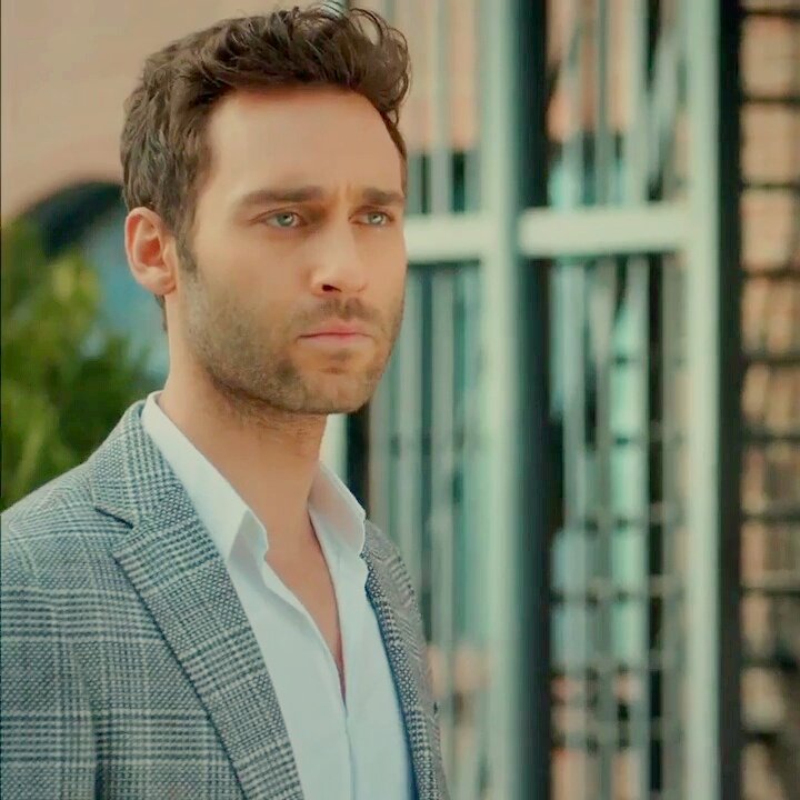 OzdemirovSeckin's tweet photo. I know one day we're going to discover it @michaelbay discover @SeckinOzdemir Good night #SeckinOzdemir @michaelbay #AzeriFankafa https://t.co/ISIcftY3Yw