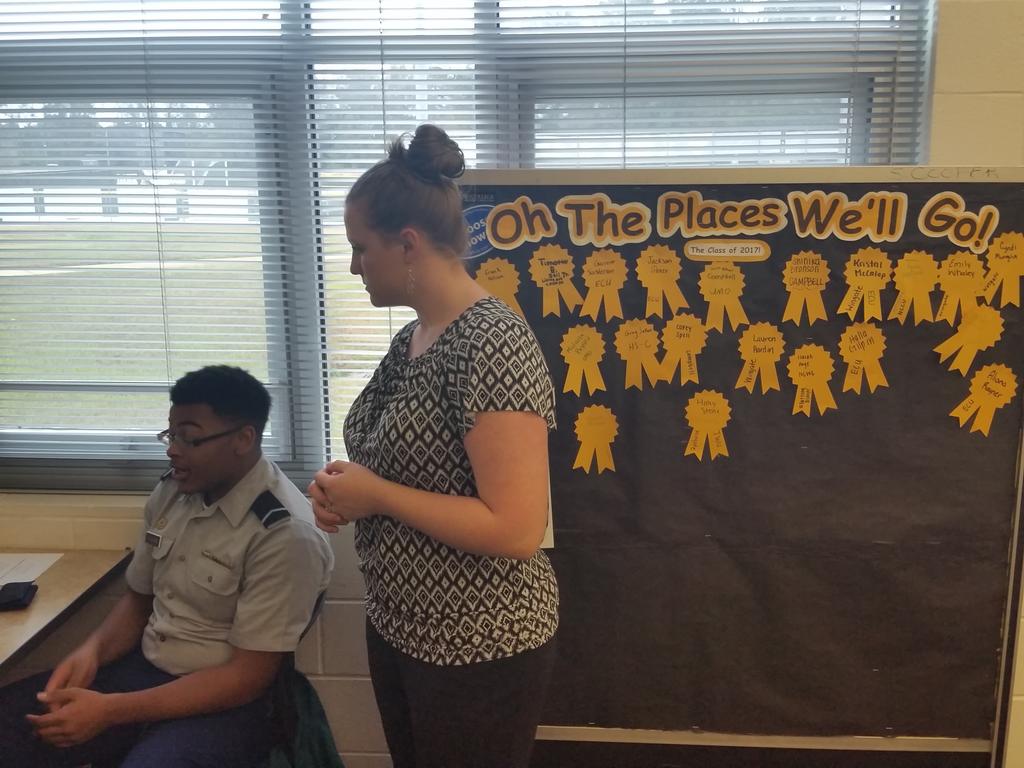 DarkHorseDoc's tweet photo. #DarkHorses do College Application Week #CHSCAW. Lots and lots of college apps being completed! Thank you Mrs. Blount. https://t.co/3eGQ0oEFwx