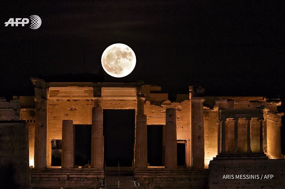 Drawer76225855's tweet photo. Go out tonight again to see the #supermoon2016 https://t.co/qrhDKh7zyi