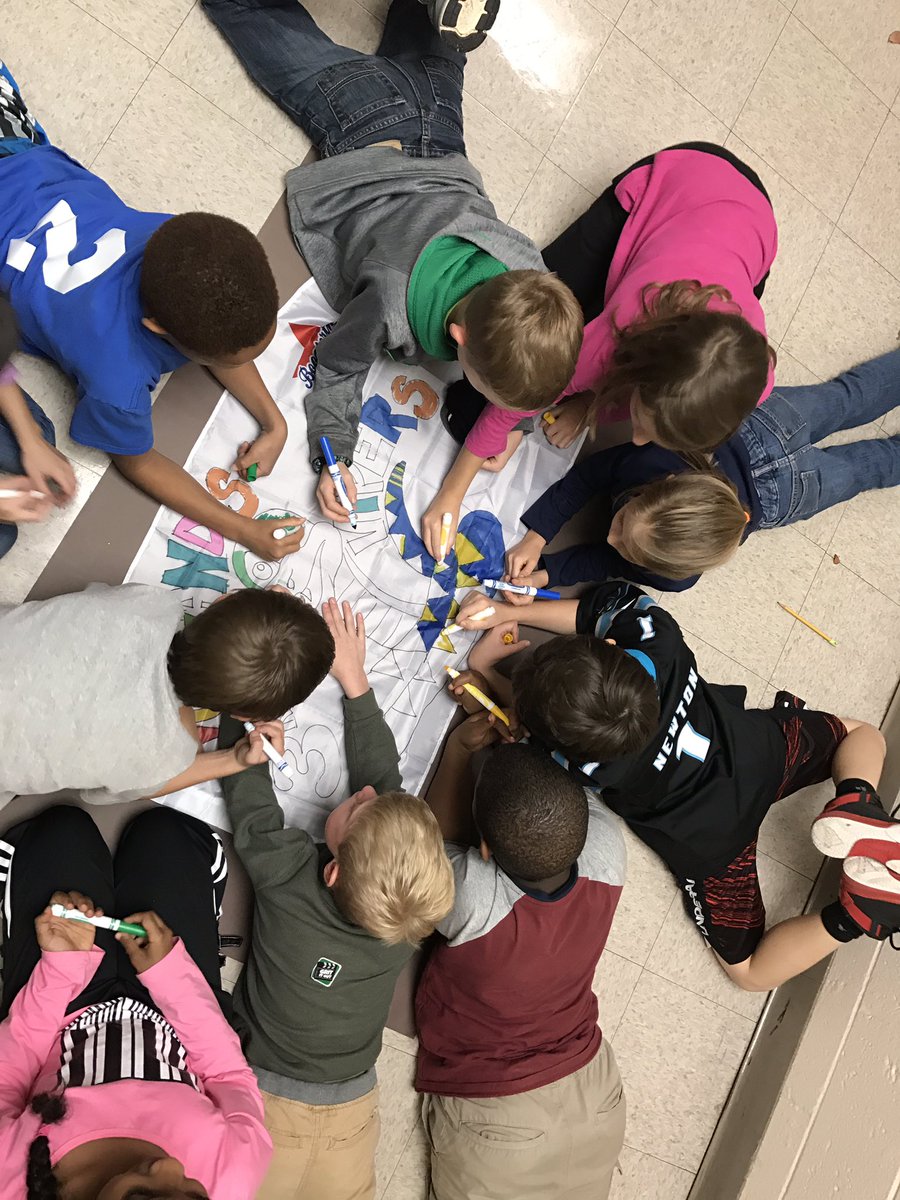 MrsVolland's tweet photo. Designing our flag for @Boosterthon. Go Volland's Vipers! Fun run tomorrow! #artinclass @Lead_Mine https://t.co/78JJoARd2I