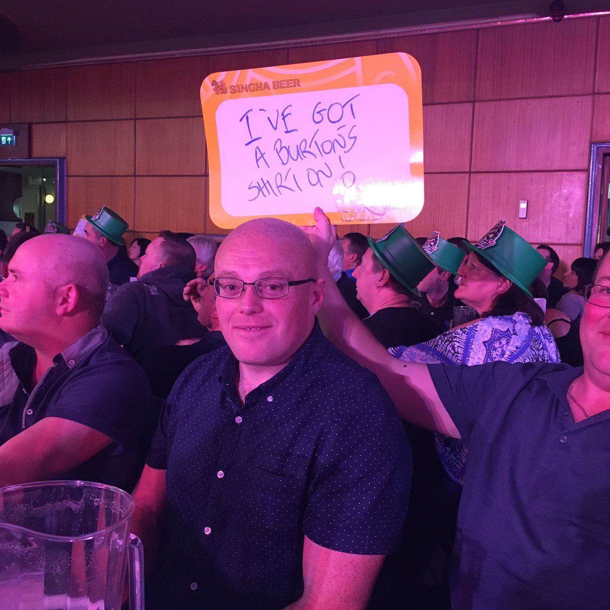 SeanWestley's tweet photo. @SkySports #darts @civic wolverhampton 🍻🍻👍🏻👍🏻 https://t.co/Rig6wxfzwD