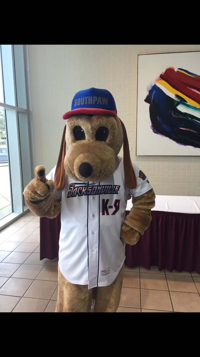 JaxShrimp's tweet photo. Southpaw is excited to see what you are doing today for @imastarfound1 #LetsMoveMonday! https://t.co/IfvR7Ux7YL