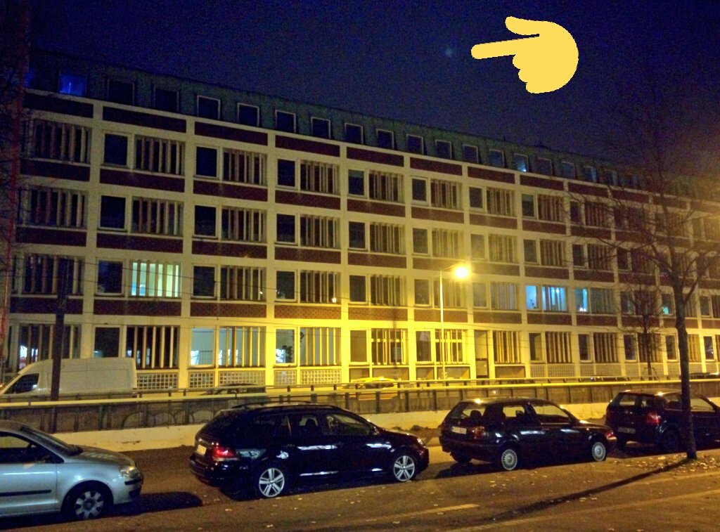 SiLVAFiSH's tweet photo. Lange fand ich nichts mehr so #unsuper was das #Super-Label hat wie den #SuperMond. Letztes Mal war es wahrscheinlich der #SuperMinister. https://t.co/hQKcKVVYn3