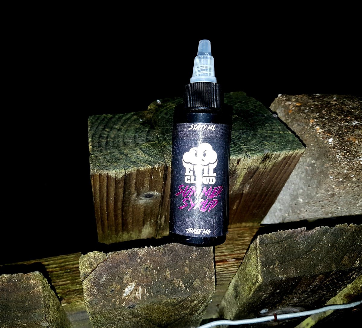 VapeingMan's tweet photo. New review this stuff is so good https://t.co/nI5UNg6T6y
#vapor #vape #vapefam #ecig #evilcloud #VapeOn #vapes https://t.co/owvSkz6b3z