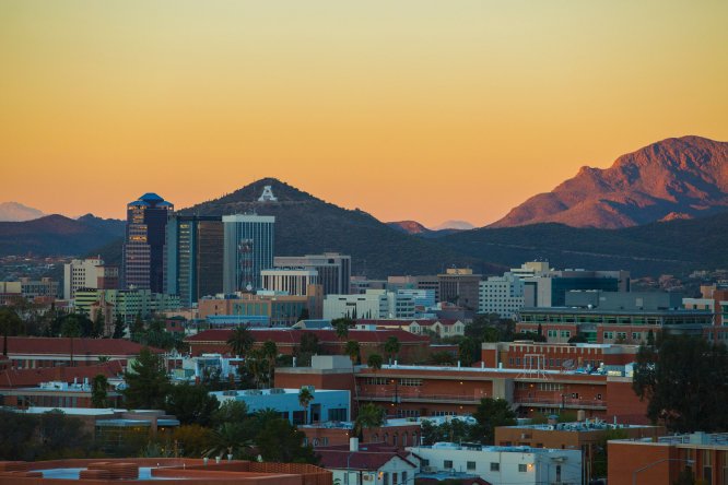 pamoscott's tweet photo. $1M in @UofA Employee Giving Helps UA Reach #ArizonaNOW Goal https://t.co/uJKSqiCwFr https://t.co/wU1pwr4Qnm