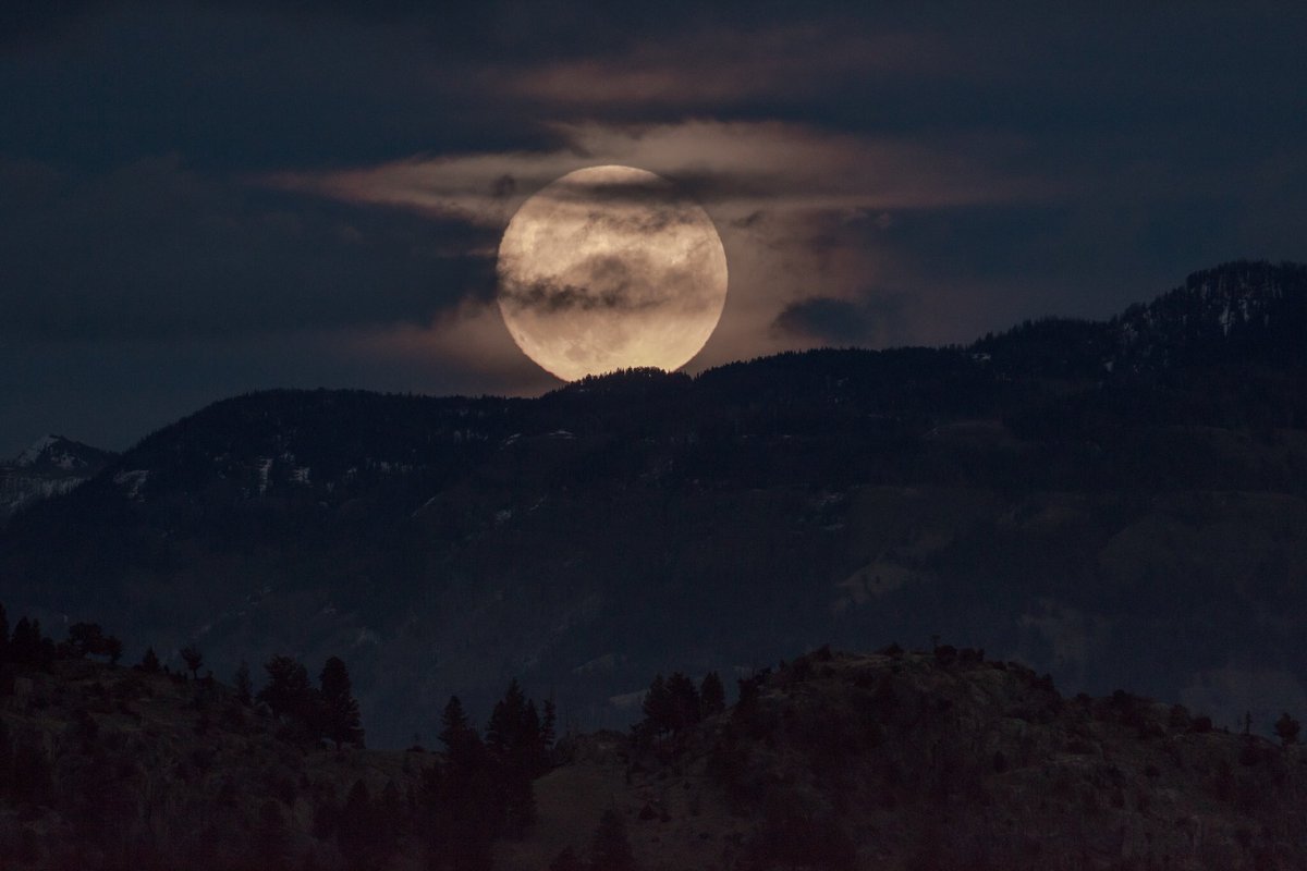 US Department of the Interior (@interior) on Twitter photo Last night's #supermoon <a href="/YellowstoneNPS/">Yellowstone National Park</a> was pretty spectacular! Don't worry, you can still see #supermoon2016 tonight Last night's #supermoon <a href="/YellowstoneNPS/">Yellowstone National Park</a> was pretty spectacular! Don't worry, you can still see #supermoon2016 tonight