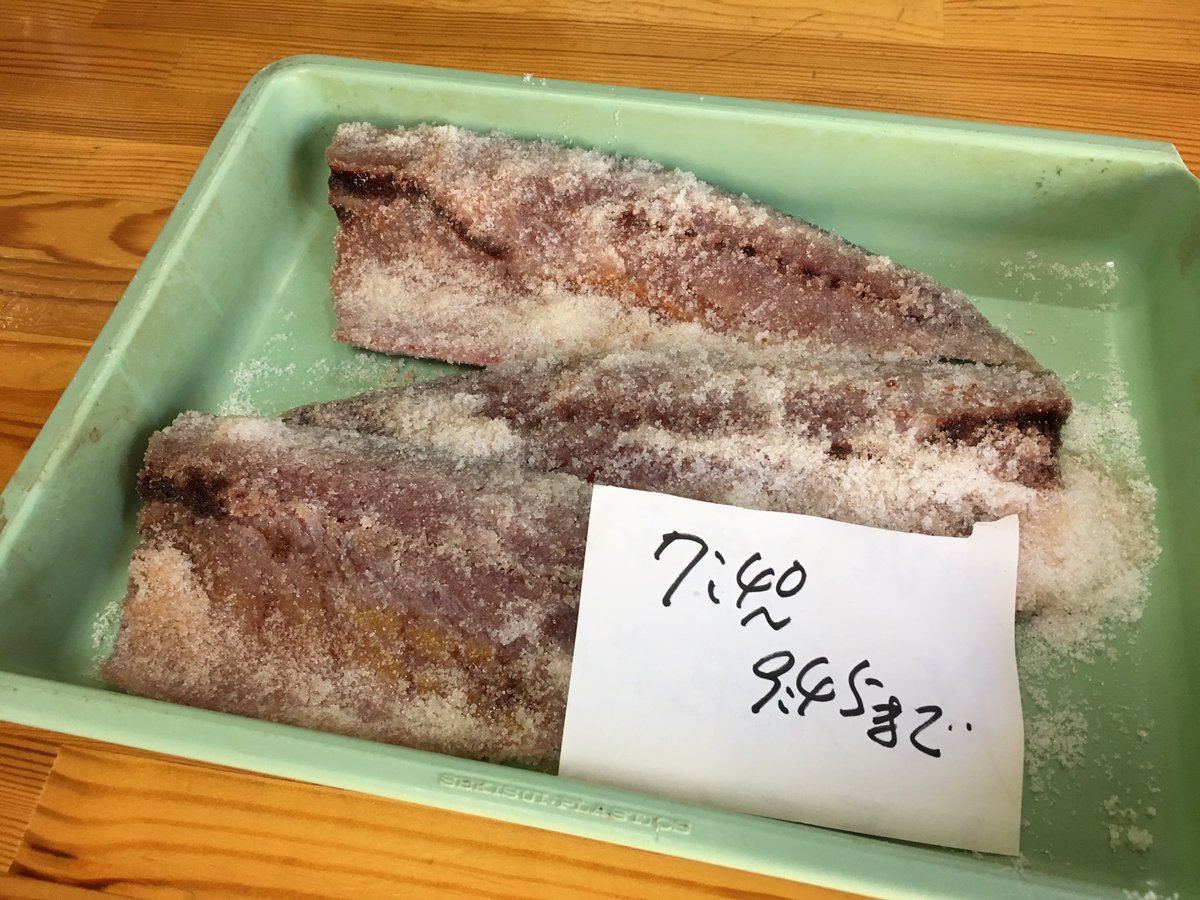 sushifumi's tweet photo. おはようございます🌞
久々にサバ手に入ったので朝一でシメサバ作ってます 🐟✨
 #伊勢志摩 #iseshima #志摩 #shima #浜島 #hamajima #鮨ふみ #寿司 #鮨 #サバ #さば #鯖 #シメサバ #しめさば #japanesefood #飯テロ #食テロ https://t.co/6G9JRJGHDS
