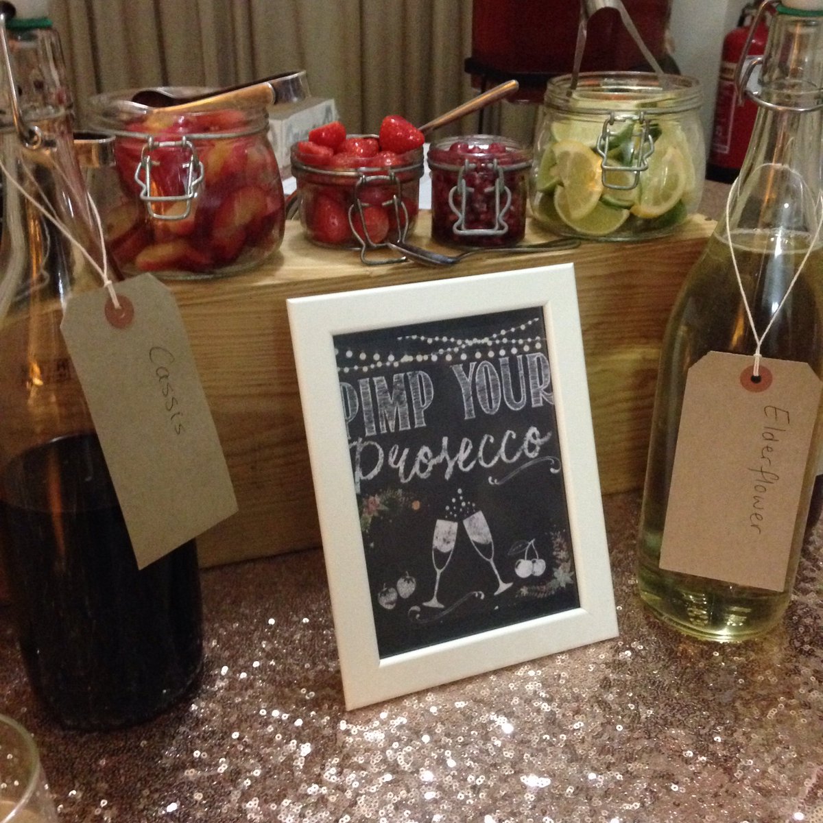 Thank you to everyone who came to tonight's <a href="/Weddingtweetups/">BristolWedTweetUps</a> at #cliftonpavilions @bristolzoogdns Prosecco bar was great!! 😊