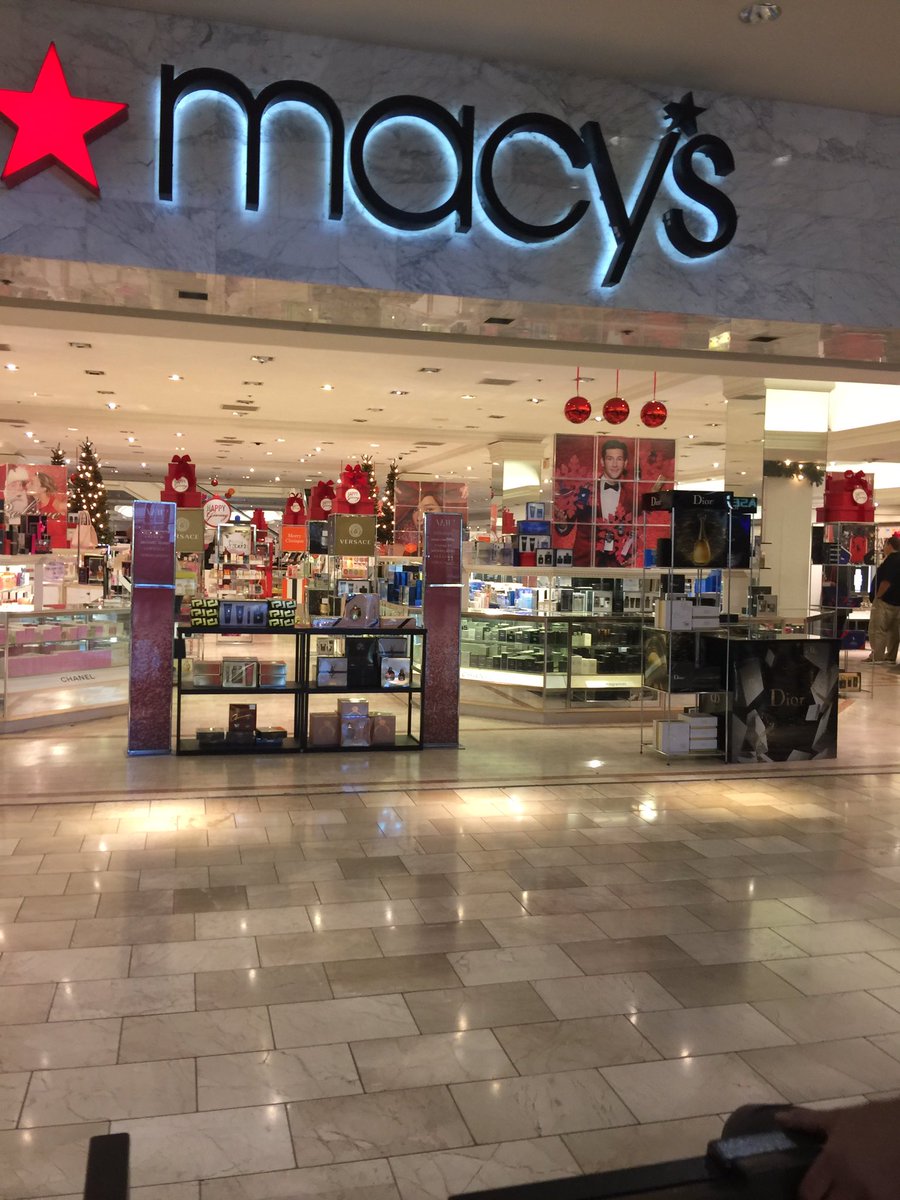 Erika1Romero's tweet photo. I always seem to run into my fav store @Macys #SanAntonio #Texas #LoveMacys https://t.co/RvMML8gAn1