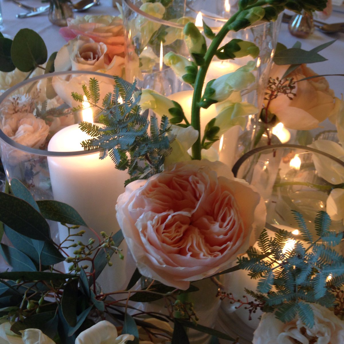 Twinkling candlelight &amp; beautiful blooms from <a href="/NortonFlowers/">Emma Norton Flowers</a> at this evenings <a href="/Weddingtweetups/">BristolWedTweetUps</a> at @BristolZooGdns #cliftonpavilions