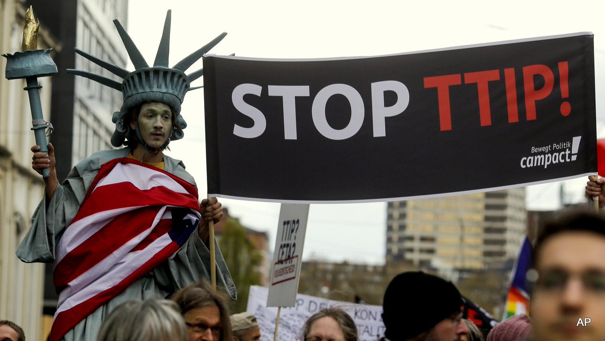 MintPressNews's tweet photo. White House Abandons #TPP & #TTIP https://t.co/6ogKLBuKGx
#StopTPP #FlushTPP #trade https://t.co/nwOM6LH2CB