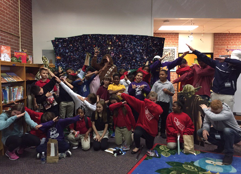 portlandjcps's tweet photo. More from Star Wars reading challenge party! @JCPSKY @region6jcps @portlandlib #jedireader #200pages #readingiscool https://t.co/L3VOpLpkJx