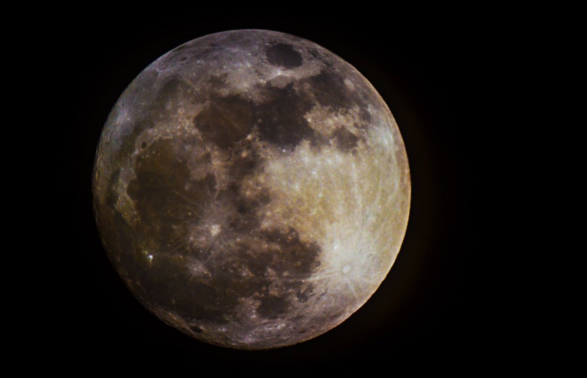 coculosa's tweet photo. Expectativas VS. Realidad. 
#SuperLuna. https://t.co/Op70BKlMc2