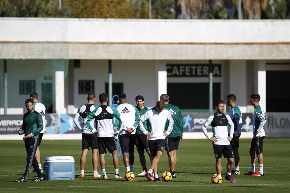 Victor_SDA's tweet photo. Primer de trabajo, entrenamiento y presentación oficial. #EQUIPO #ILUSIÓN #MUCHOBETIS https://t.co/Z53IKShLuf