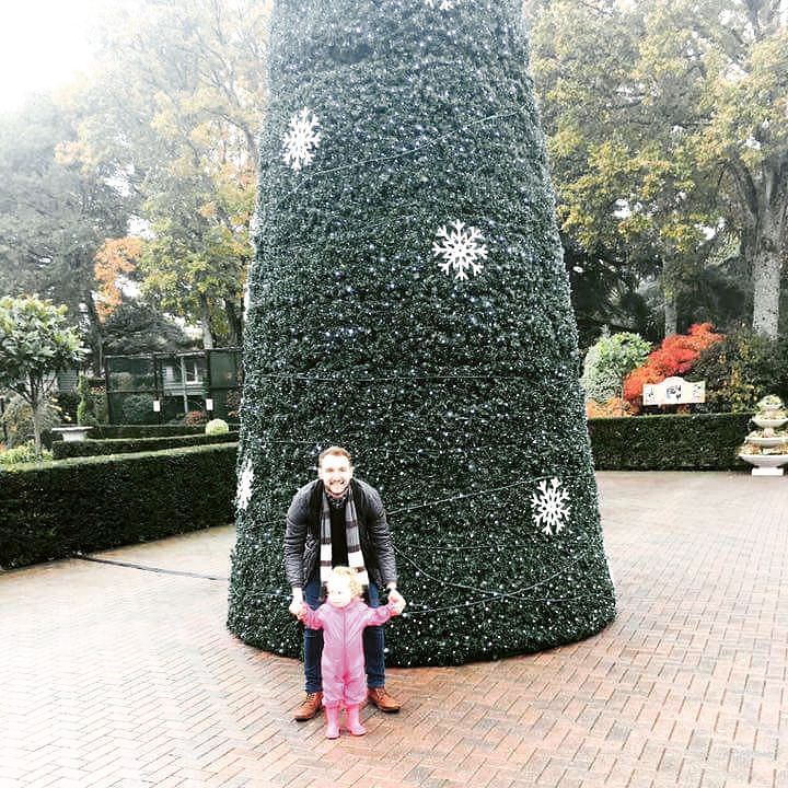 CharlieCraigWSR's tweet photo. Xmas tree up already 😂 #neice #paultonspark xxx https://t.co/PWRJZskQ9H