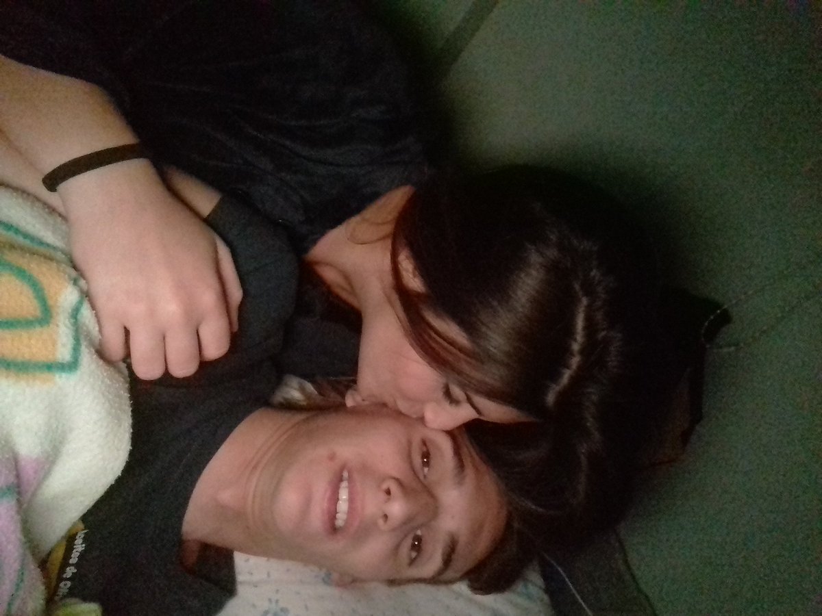 jaimetorro9's tweet photo. A dormir con lo más bonito del mundo @sandrabmorales3 😚💏💑 TE QUIERO https://t.co/cTuRkZSJHX