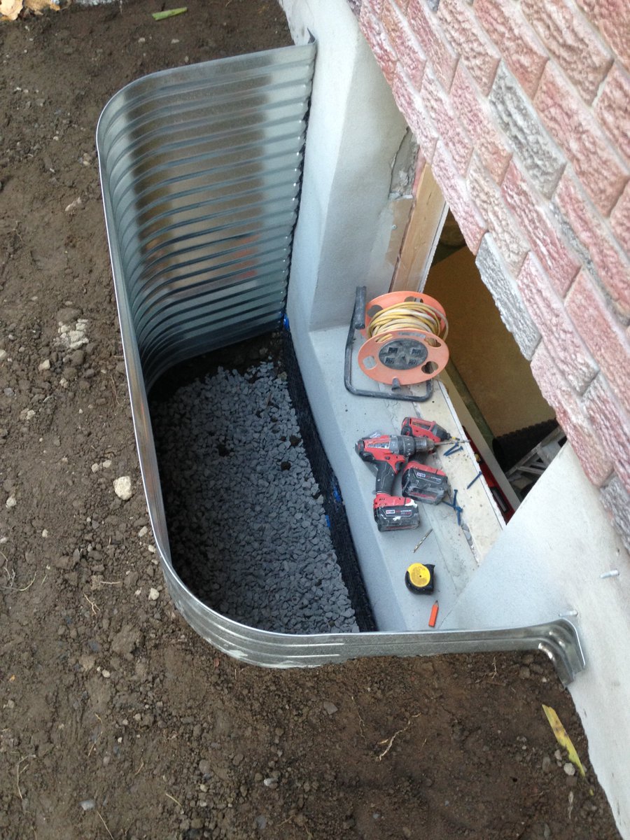 OttawaRenoGroup's tweet photo. Finishing up the #basementwindow #parging #ottawarenovations #ottawabasementreno https://t.co/jKwBpyZnCM
