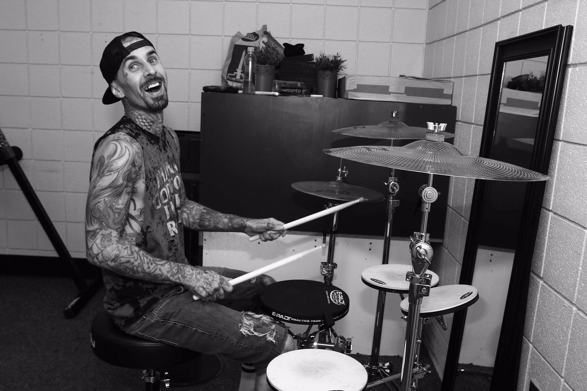 blink182's tweet image. Happy Birthday, @travisbarker! 📸 @justwilliet