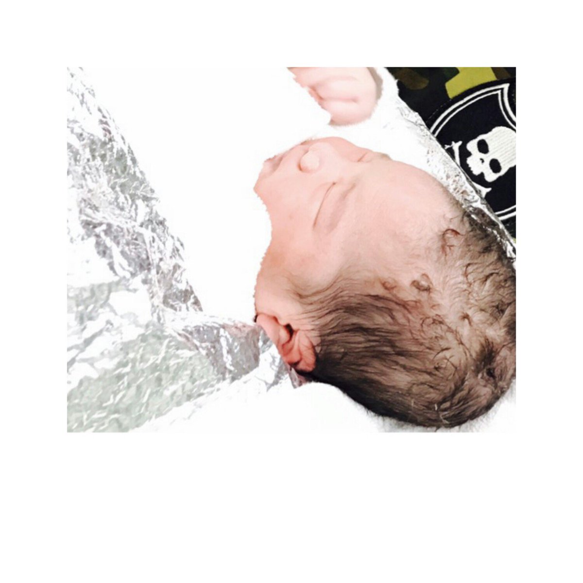 bakahaaru's tweet photo. hello♡mybaby👼💗

2016.11.14 予定日８日超
PM 18時09分
産まれてきて皆びっくり3940ｇの
bigboy👶🍼が元気よく産まれました\ ♪♪ /
10ヶ月間のお腹が居心地良すぎたみたい(笑)
mamaとpapaの所にきてくれてありがとう♡ https://t.co/k4OMi1P39F