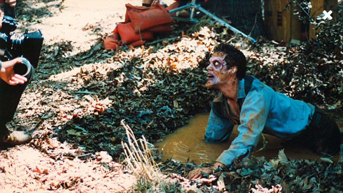 OddNMacabre's tweet photo. Behind the scenes pics of the #horror classic #EvilDead 2 https://t.co/jm12JzdKGn