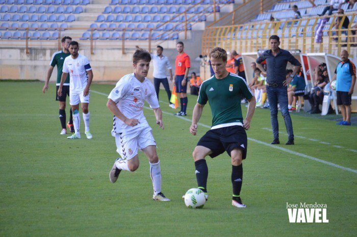 RFEF_VAVEL's tweet photo. #ElOnceDeBronce2B | El partido fue para meter al once entero de la @CyDLeonesa, ¡Elegimos a @toni_villa19! ⚽️⚽️ https://t.co/gJ5s7llv1g https://t.co/tm4ZYkYZSu