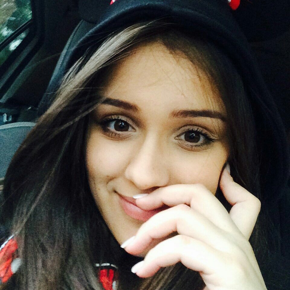 wingsctrlv's tweet image. Fotinha linda pra colocar como perfil 💙🦄
@mmaethe